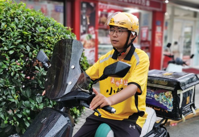 支架交警：不是为难大家是为了安全j9国际站电动车不允许安装手机(图3)