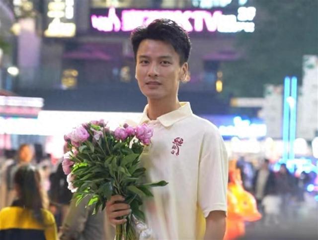 农卖花走红芍药花销售一空甚至“欠债”九游会·j9网站重庆高颜值副镇长助(图3)
